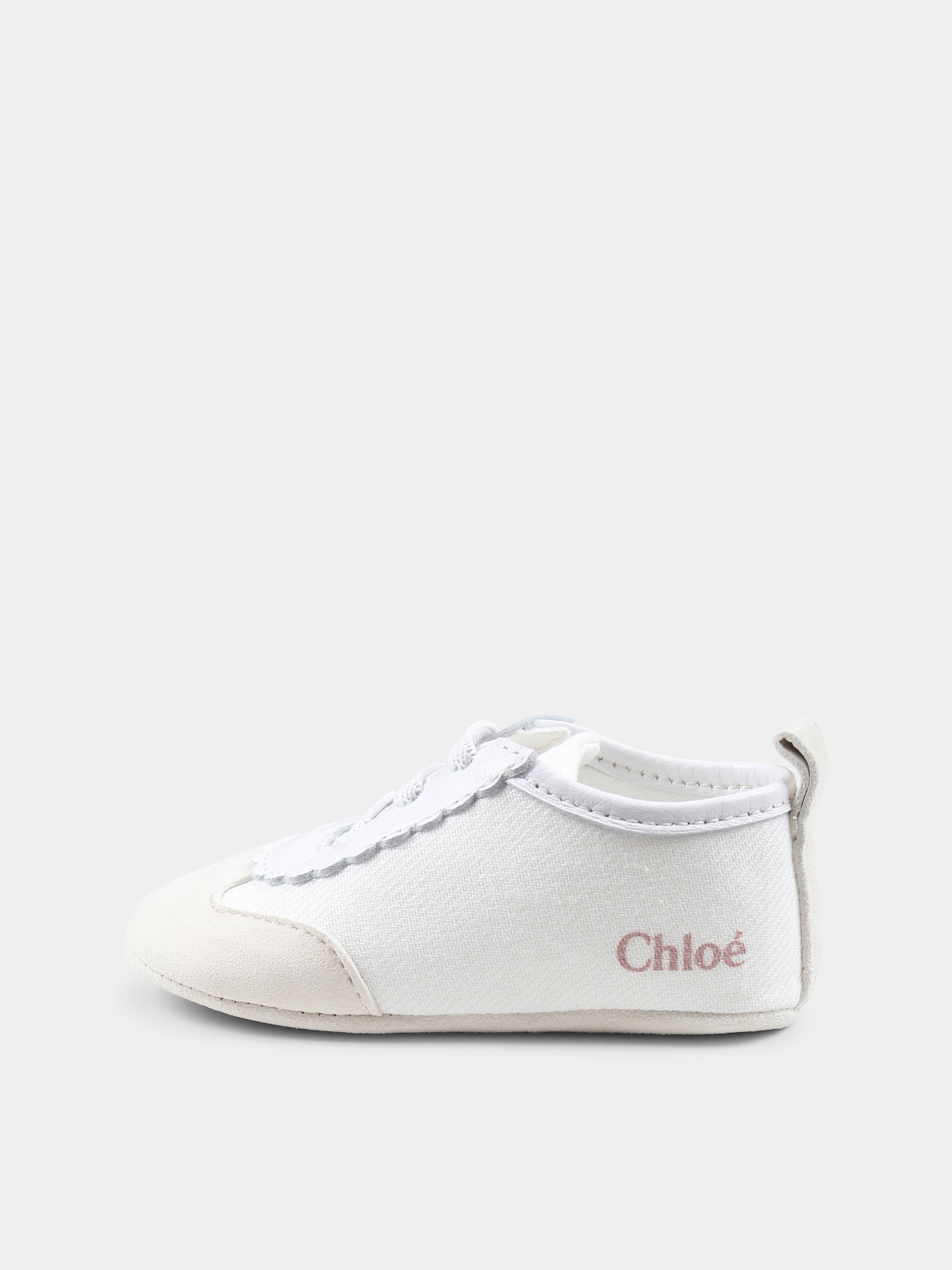 Stringate bianche per neonata con logo,Chloé Kids,C20557 117